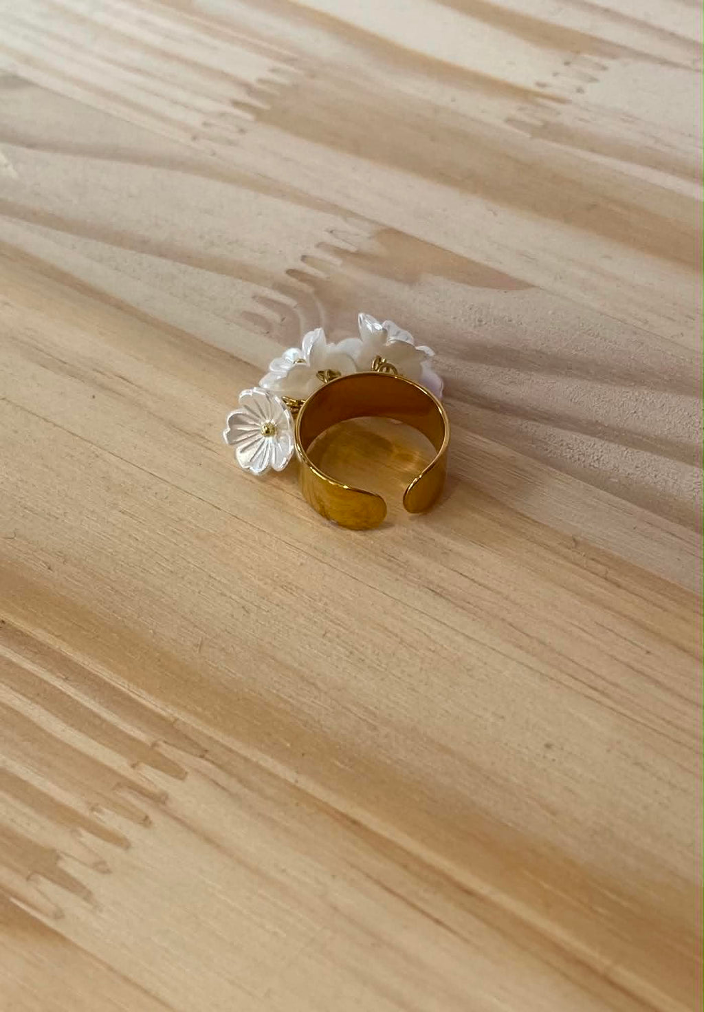 Bague doré a pampilles fleur