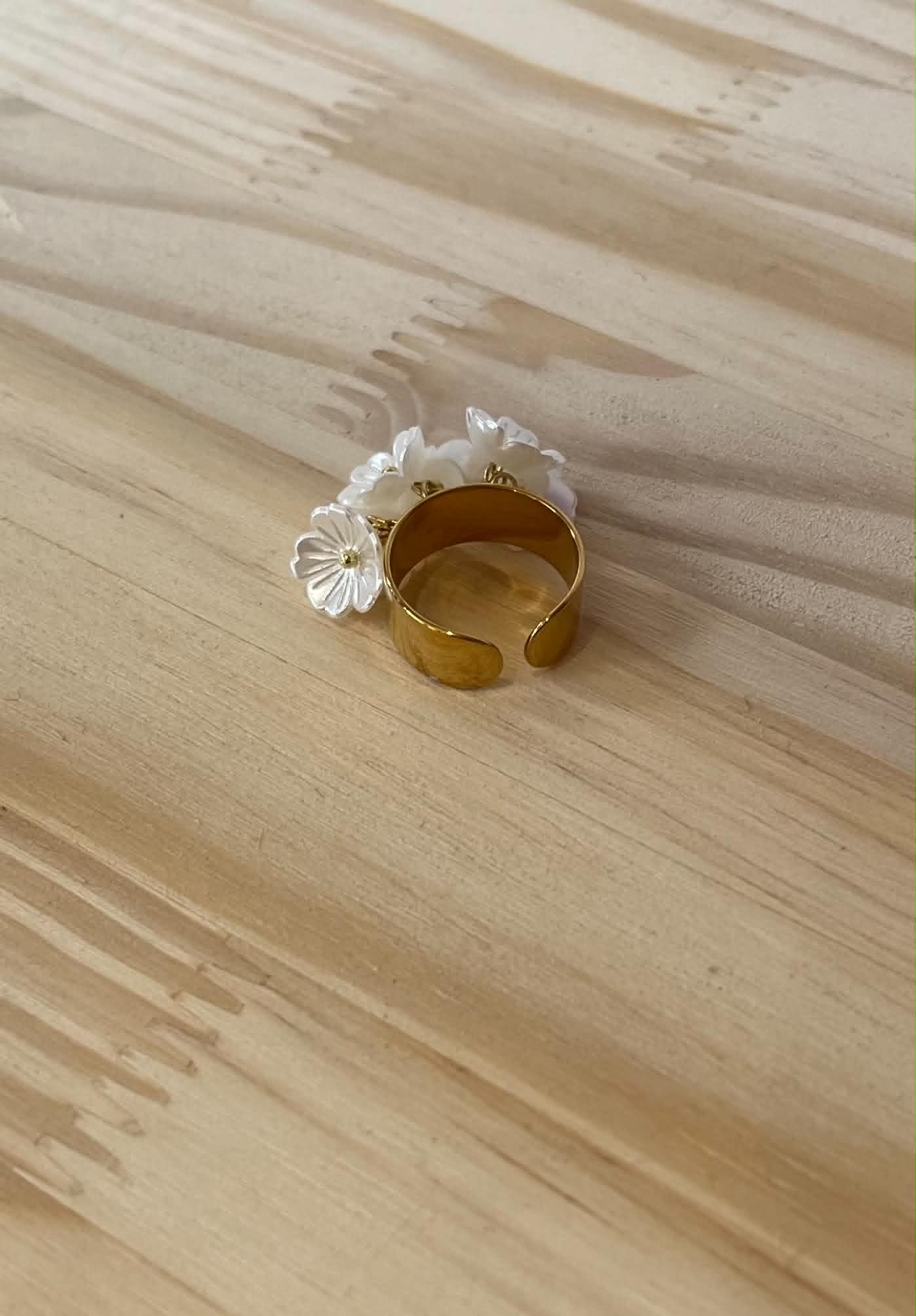 Bague doré a pampilles fleur
