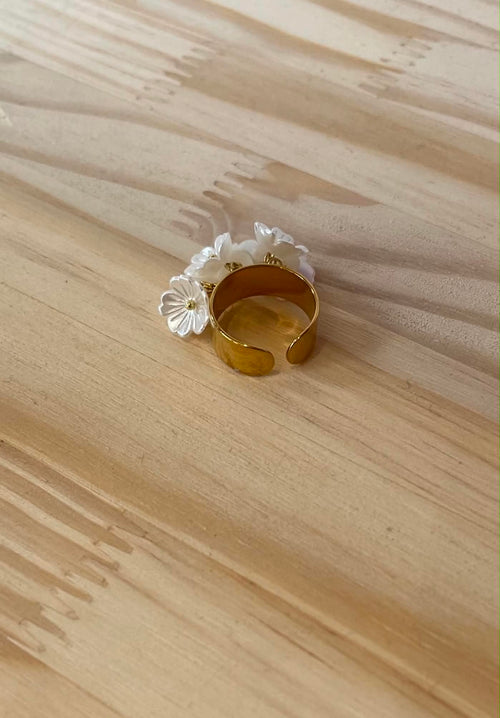 Bague doré a pampilles fleur