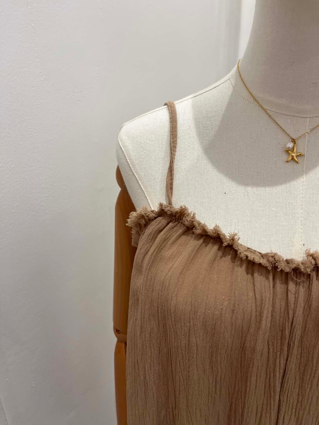 Combinaison beige a bretelles