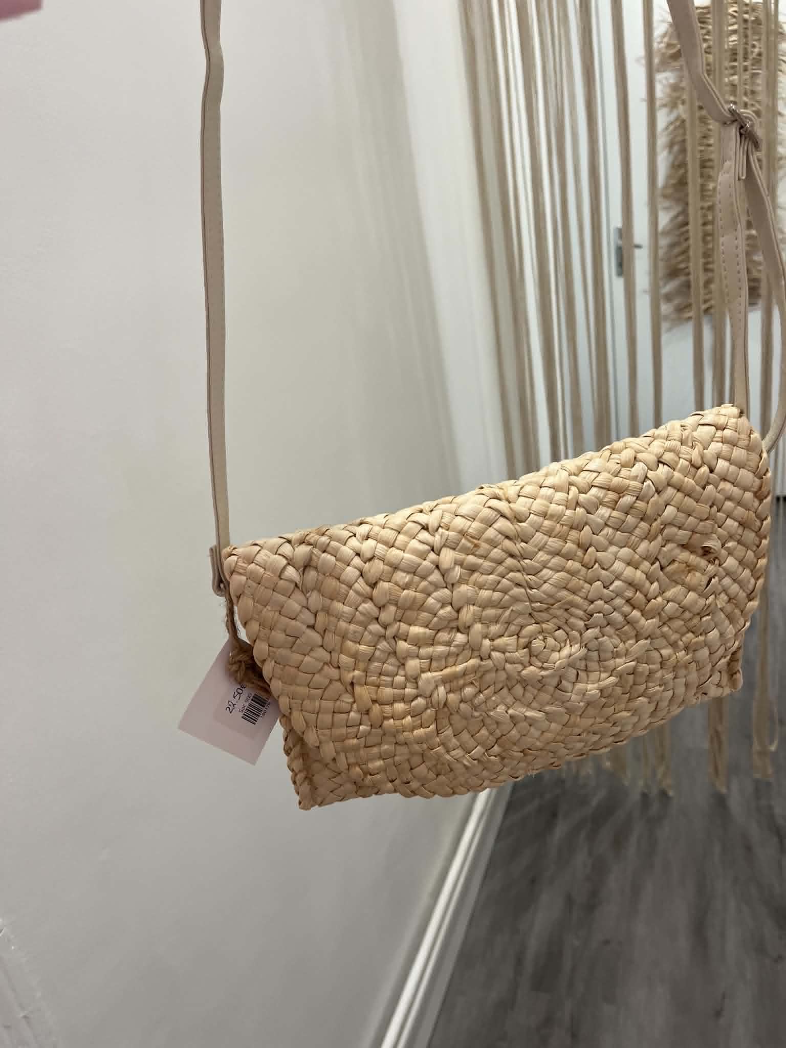 Sac a main avec détails en cuir blanc