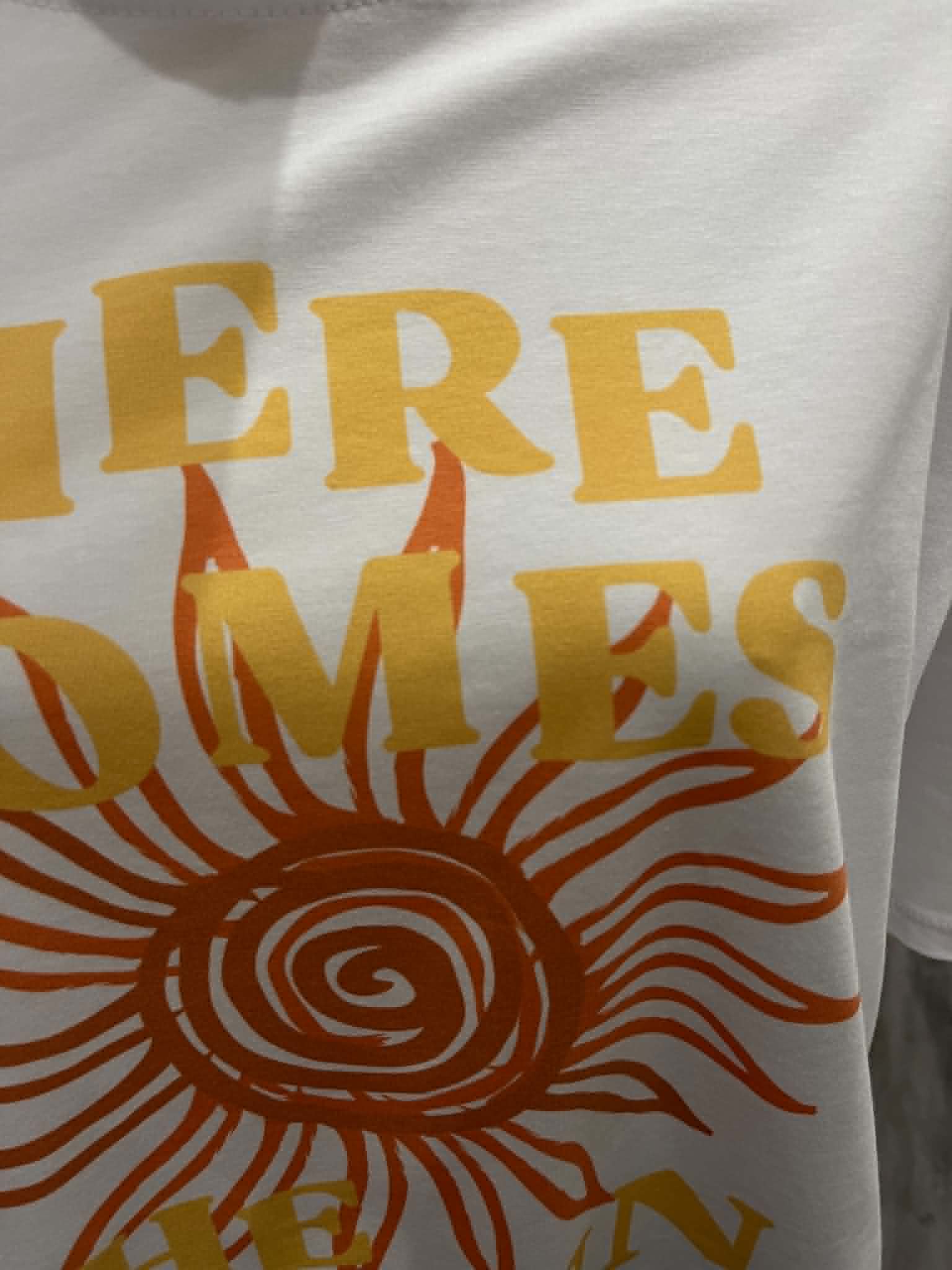 T-shirt blanc a motifs soleil