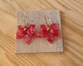 Boucle d'oreille doré a fleur rose