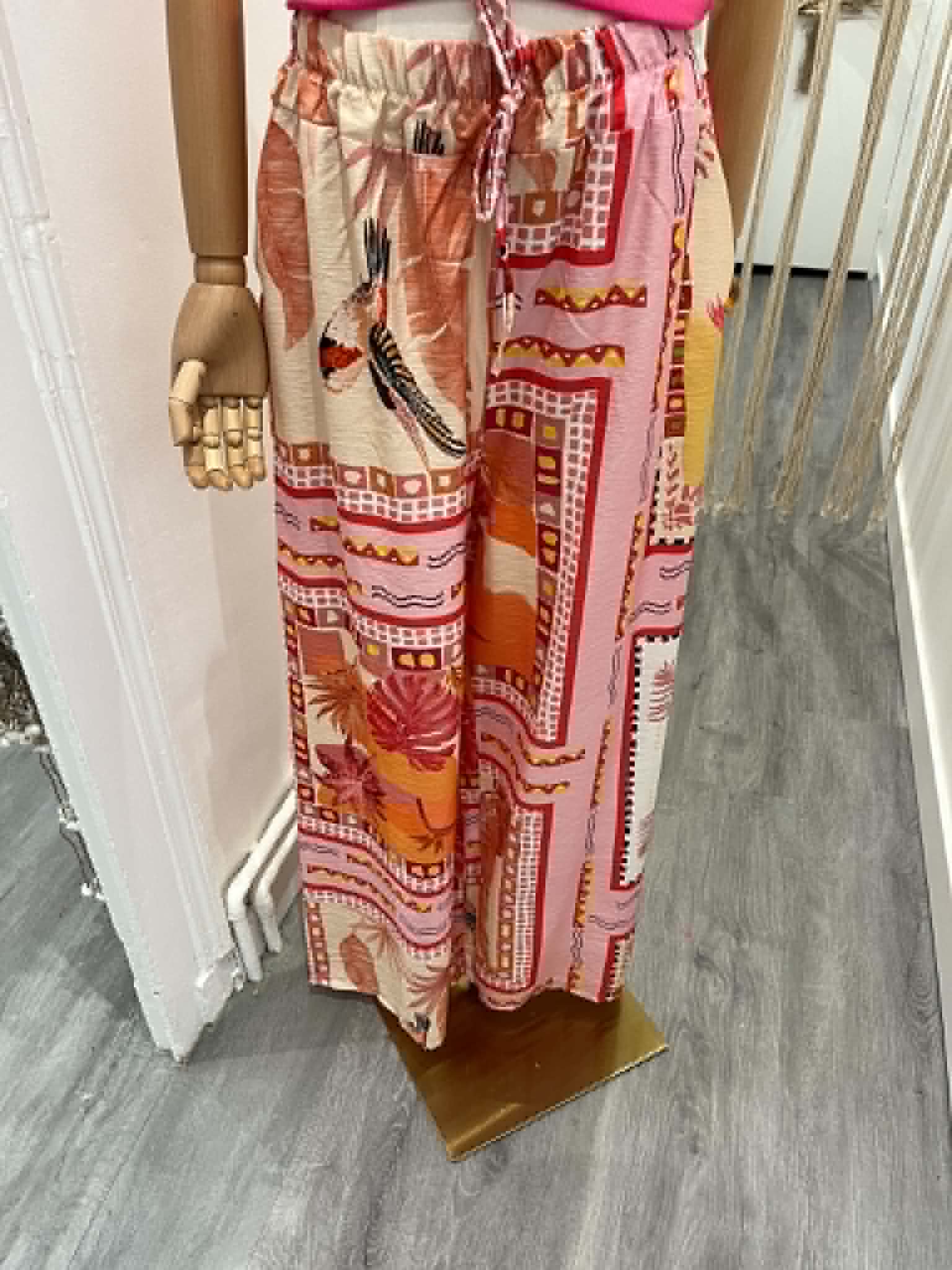 Pantalon rose a motifs