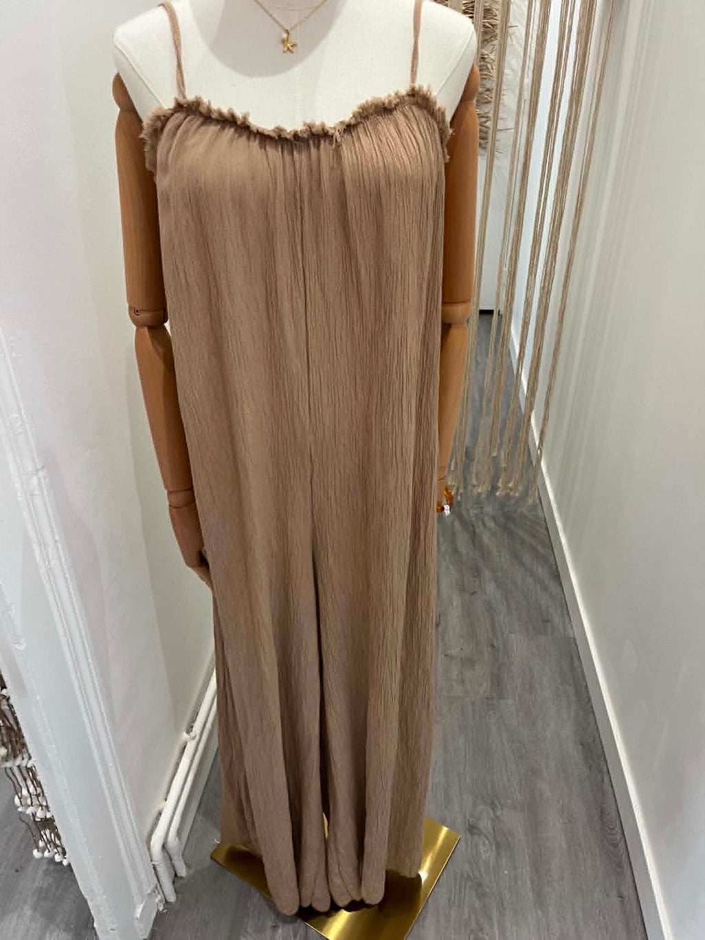 Combinaison beige a bretelles