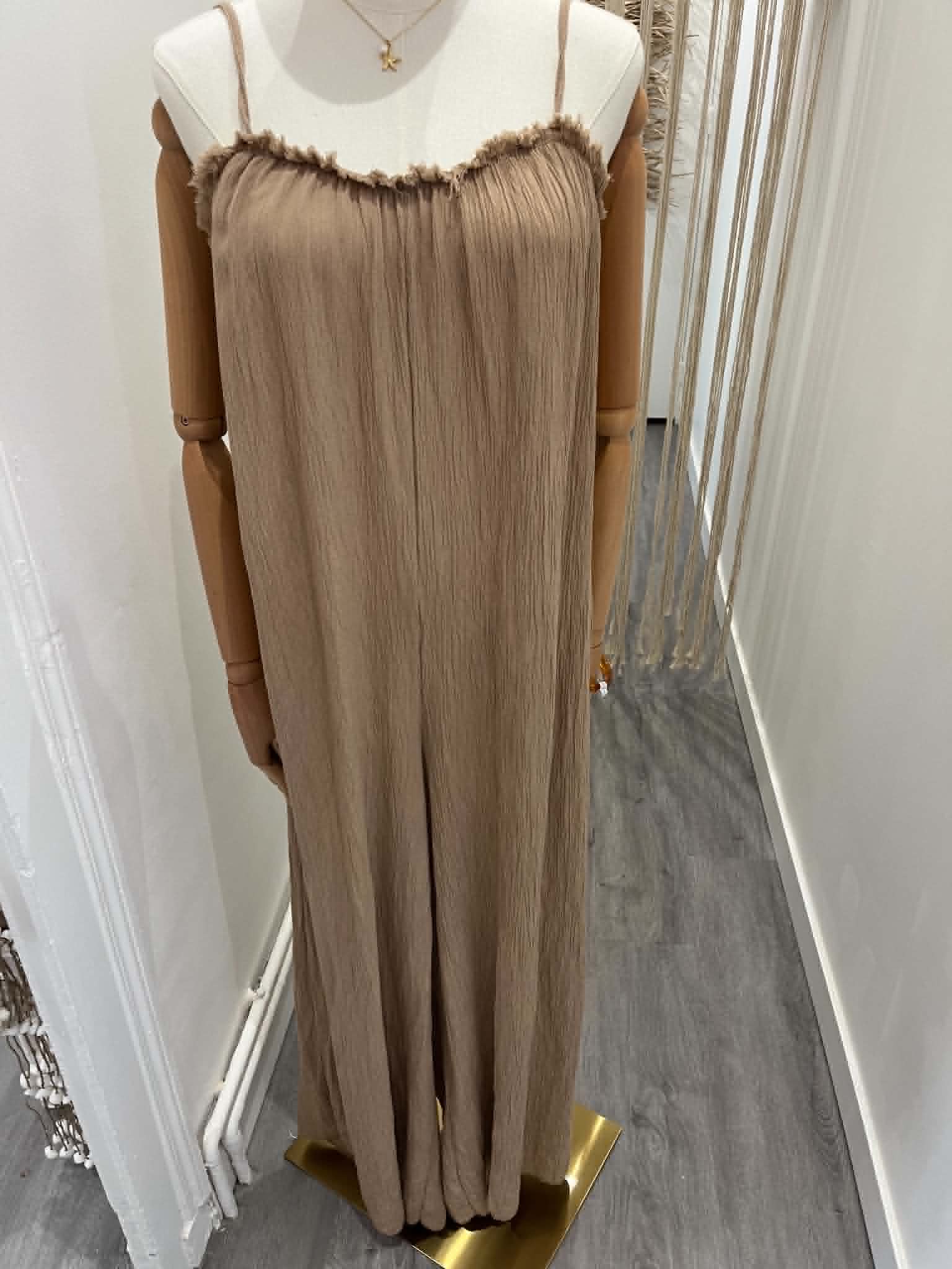 Combinaison beige a bretelles