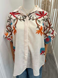 Chemise blanche manche courte a motifs colorés