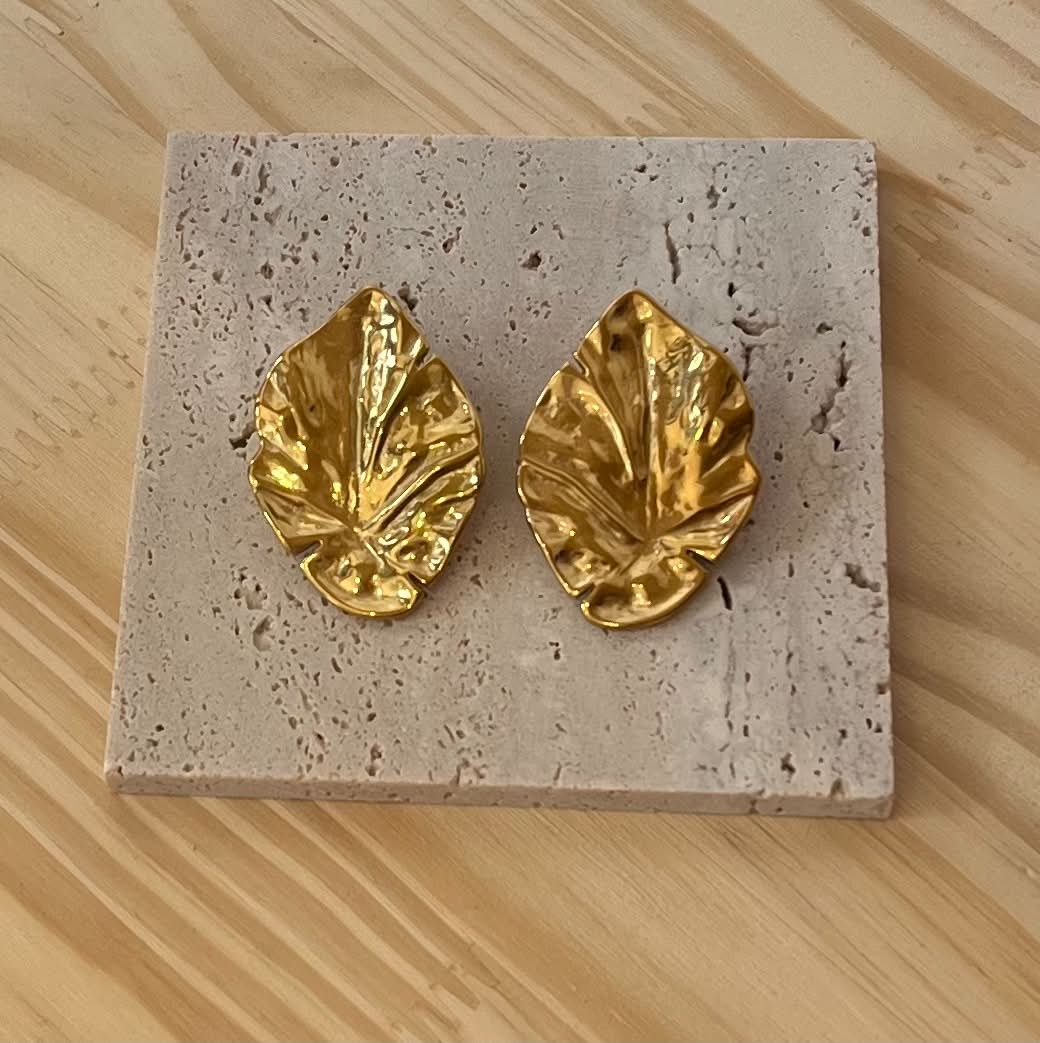 Boucle d'oreille doré feuille