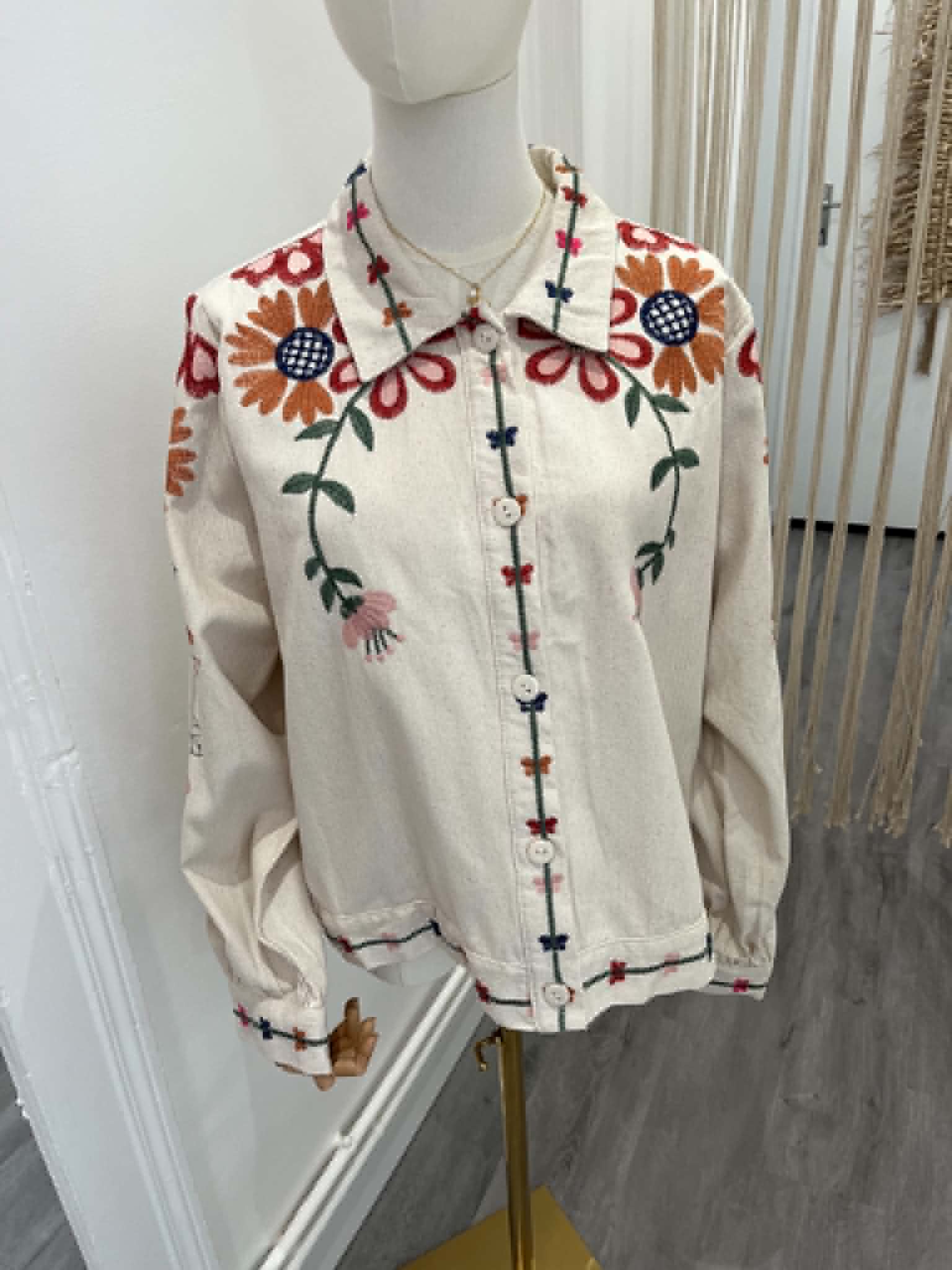 Veste en jean a motifs coloré