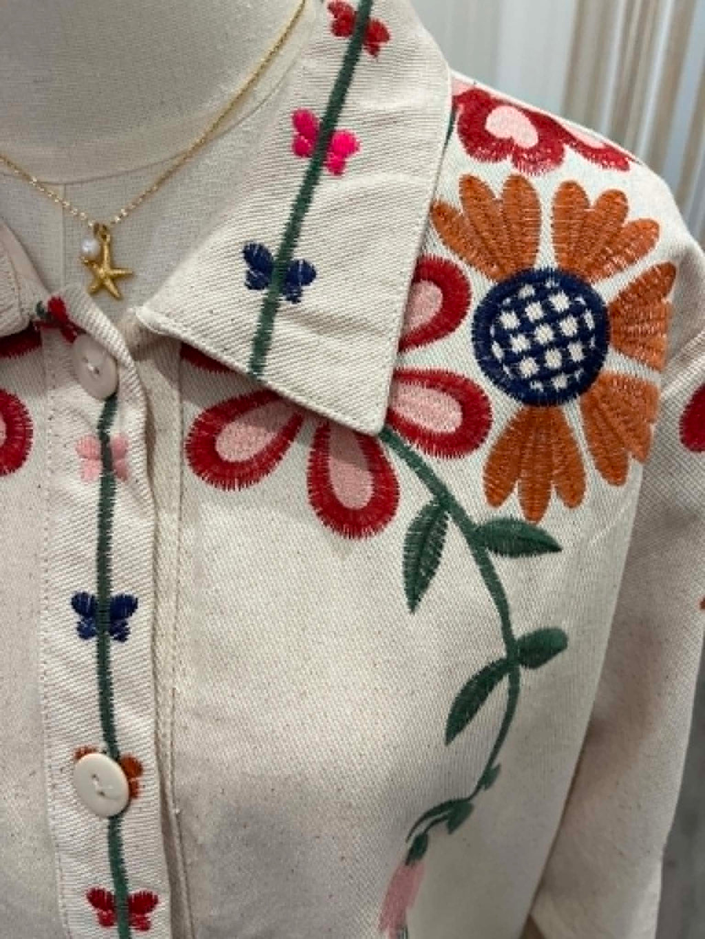 Veste en jean a motifs coloré