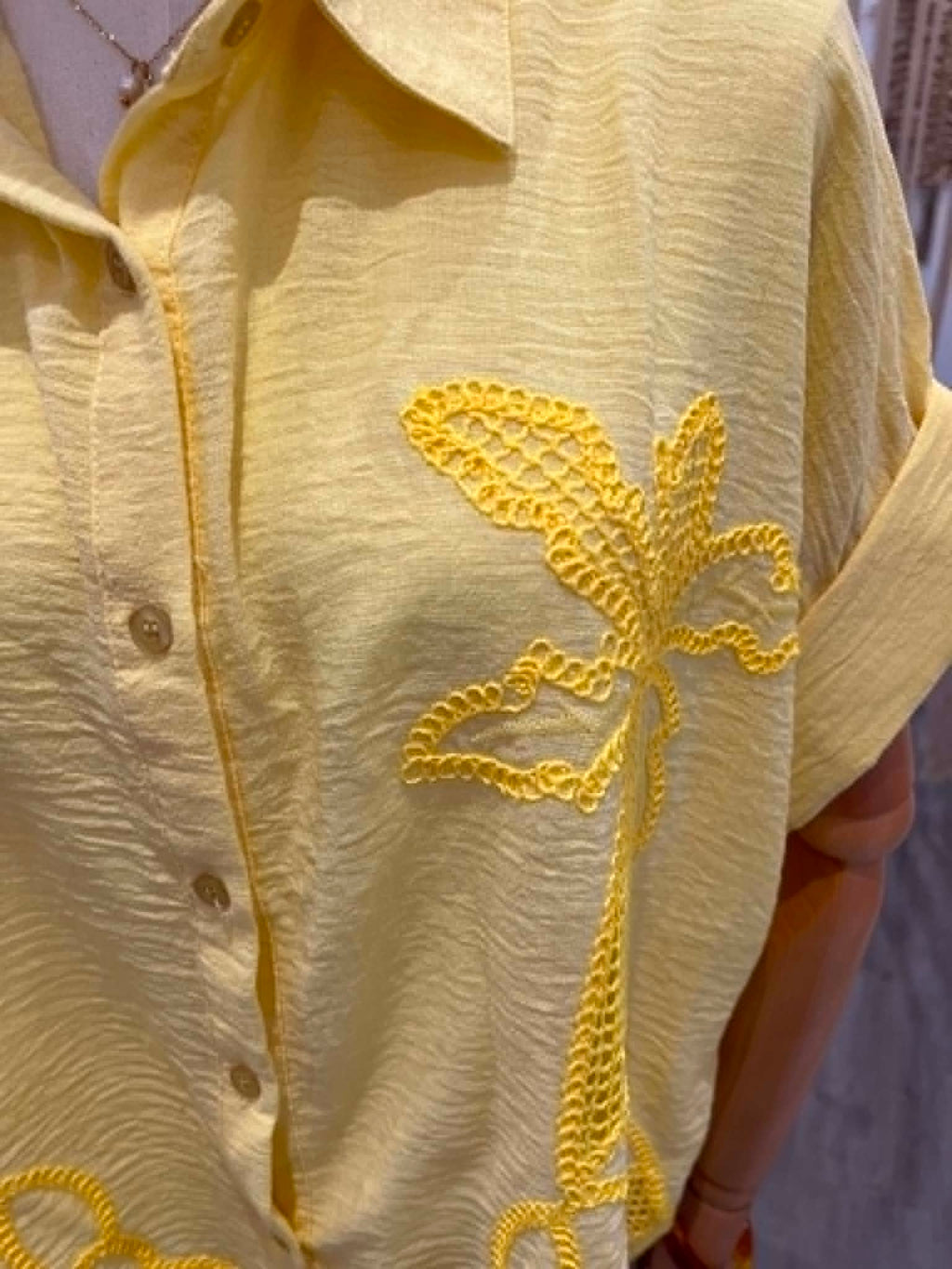 Chemise jaune